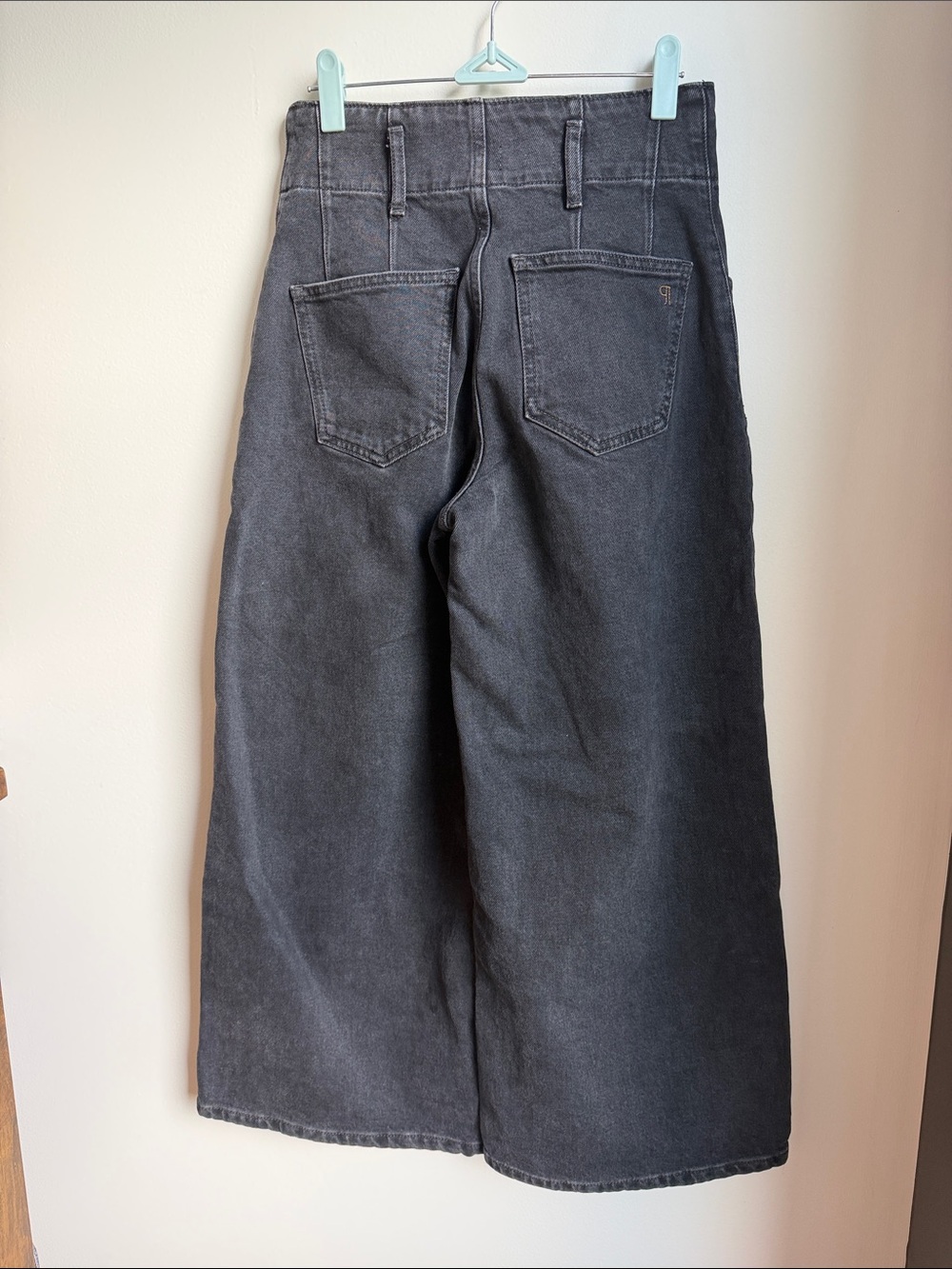 Pilcro Wide-Leg High-Rise Jeans in Washed Black - Picture 4 of 5